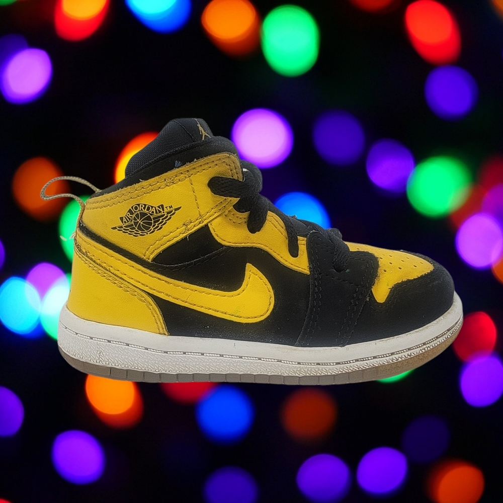 Nike Air Jordan Retro 1 Mid New Love  Size 7C